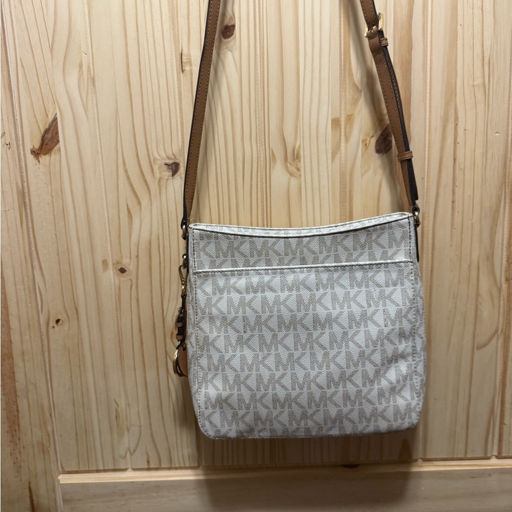 MICHAEL KORS Jet Set Signature Crossbody – Vanilla MK Logo (Reposh) - Picture 2 of 4